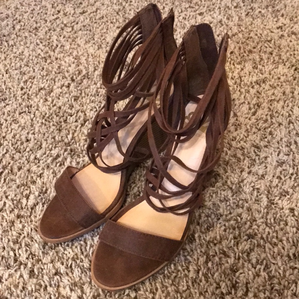 Beautiful dawn brown stewpot wedges